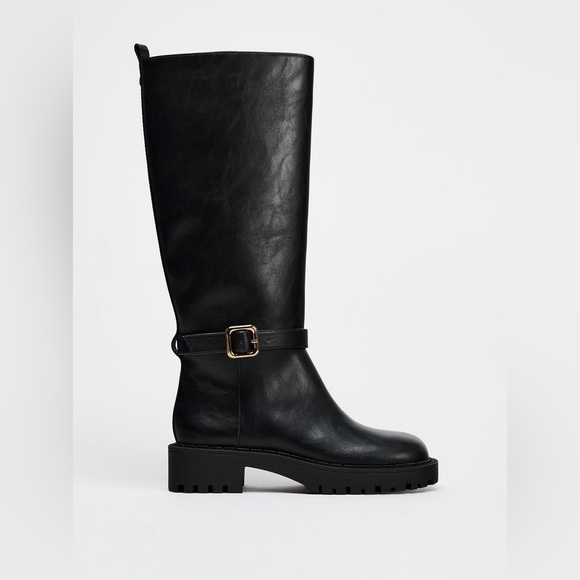 NWT. Zara Black Flat Lug Sole Ankle Boots. Size 5. - Picture 1 of 7